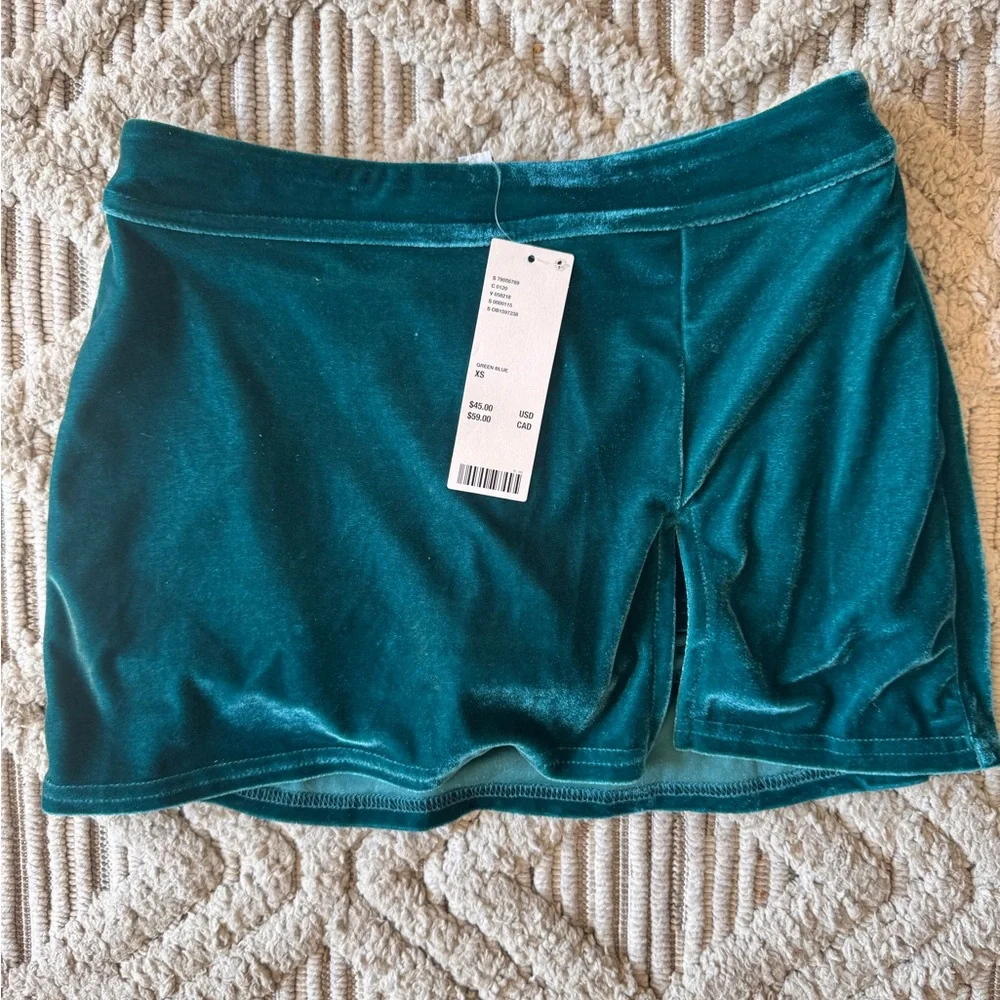 Urban Outfitters Green Velvet Low Rise teal Skort Sz XS‎ NWT